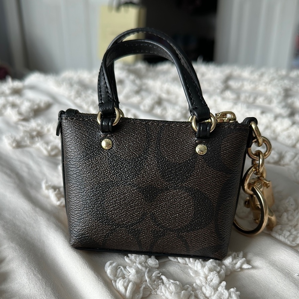 Coach Mini tote keychain - Picture 2 of 12